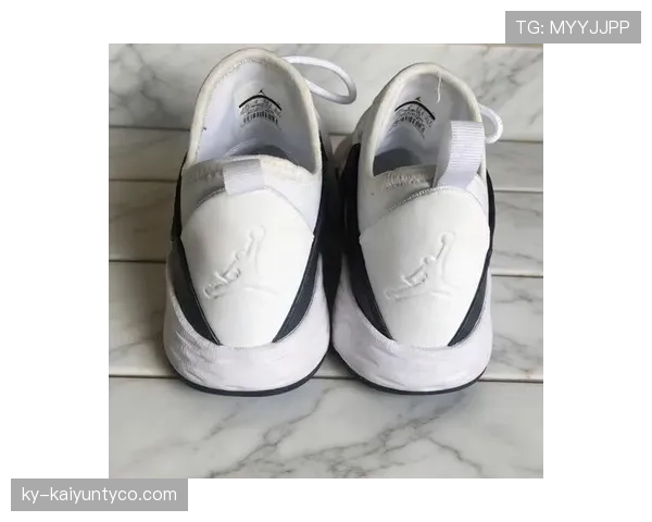 乔丹穿球鞋逛街，比明星还时髦，普通人根本看不懂这风格