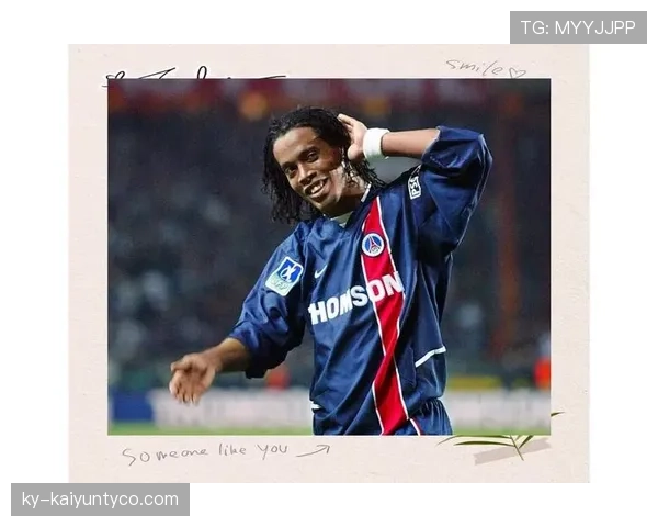 小罗又在沙滩上光脚踢球了，这人到底有没有退休啊？